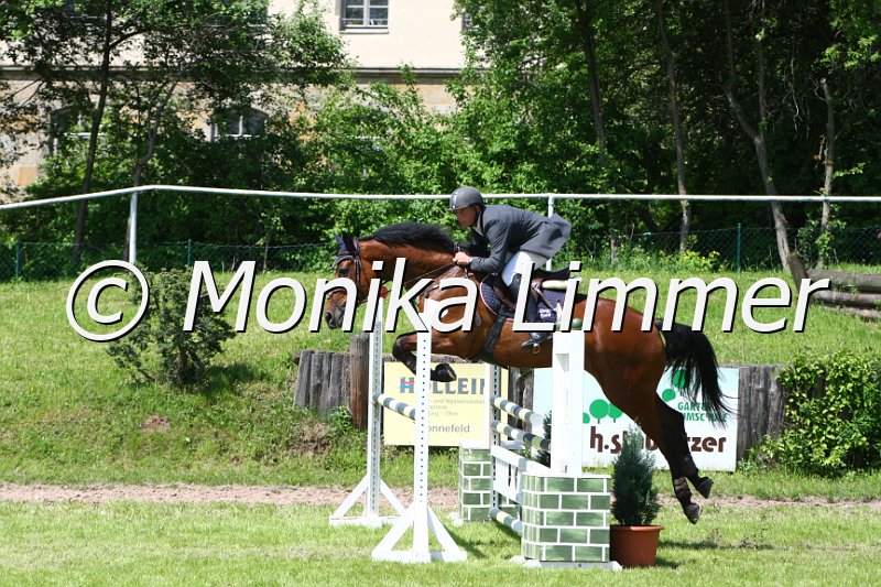 005M5272_Lavarius_L Springen.JPG